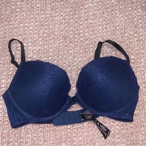 Pink Victoria’s Secret push up bra
